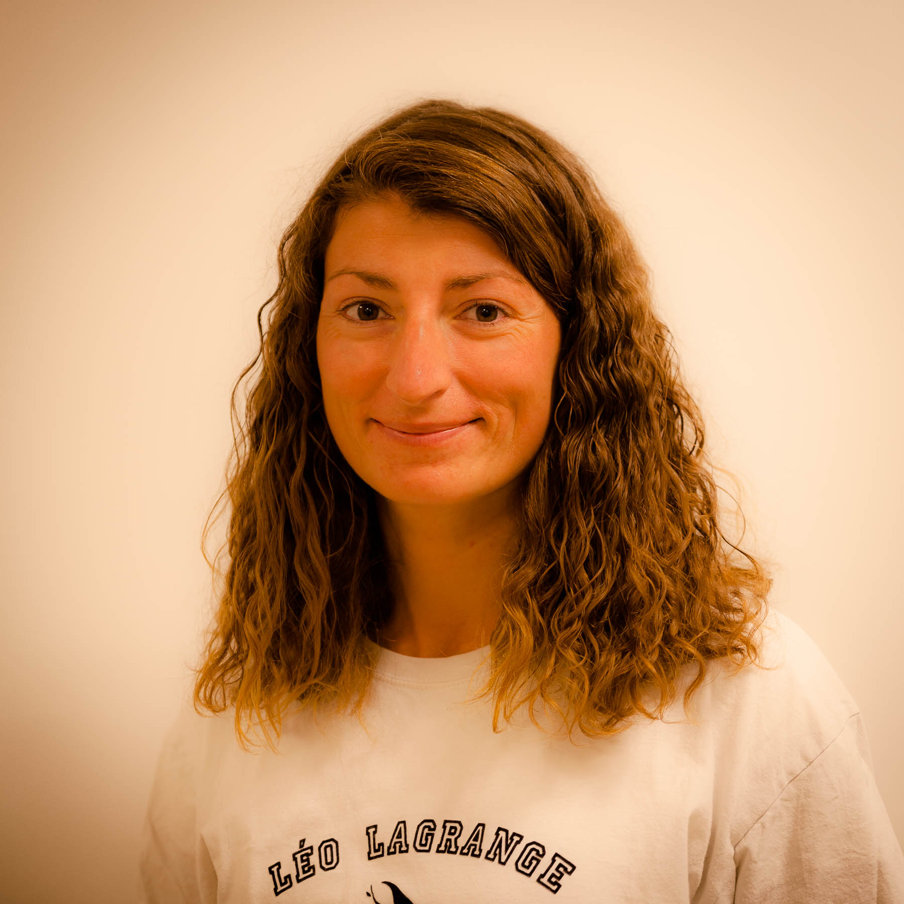 Club athlete portrait with Léo Lagrange identity on shirt
